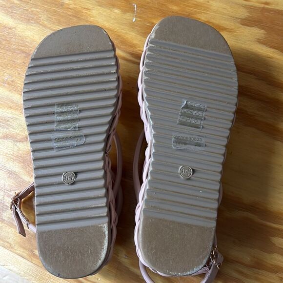 Shu shop Literally like new “Lilith” apricot colored platform strappy sandals- - Picture 6 of 7